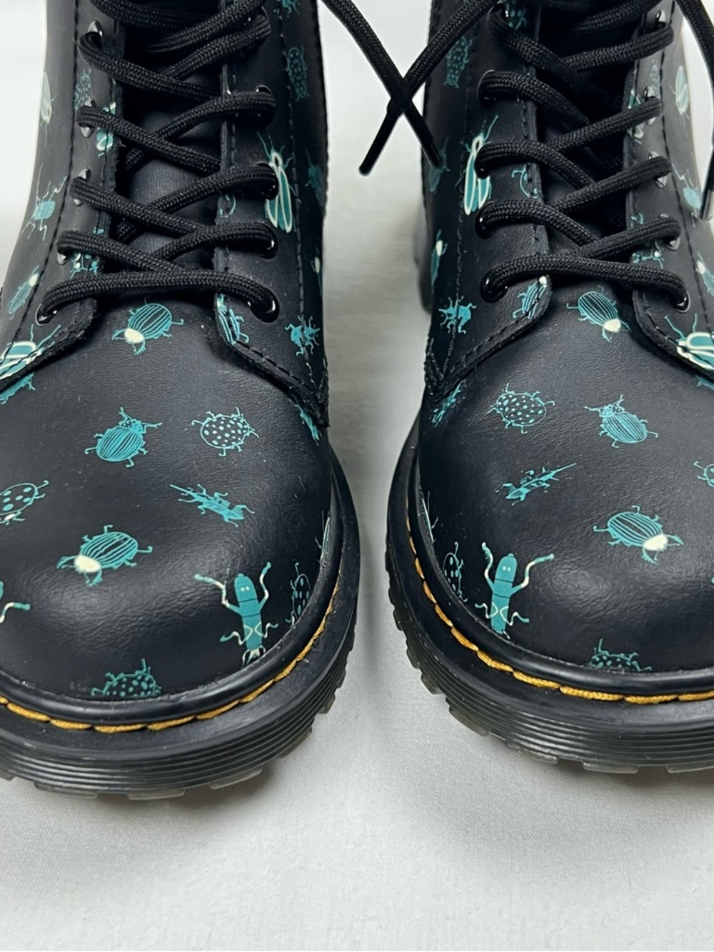 DR. MARTENS - Junior 1460 “Glow In The Dark Bugs” size 3 Lace Up Boots NWOT - Picture 2 of 11